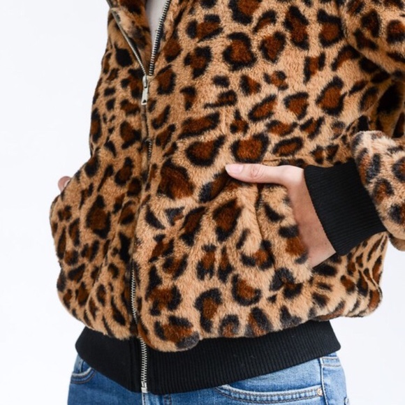 ❗️One Left❗️NWT Leopard Bomber Jacket - Picture 3 of 7